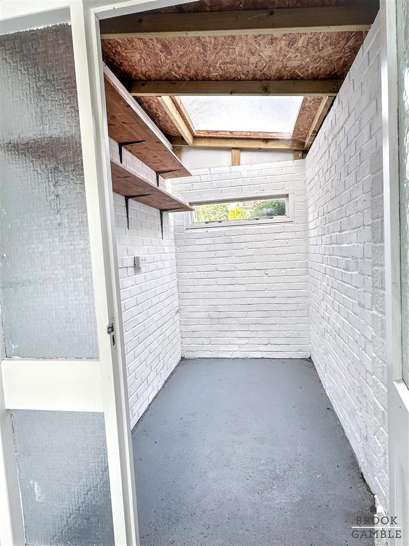 5 Bedroom House - Detached. Bracken Road in Eastbourne,  27